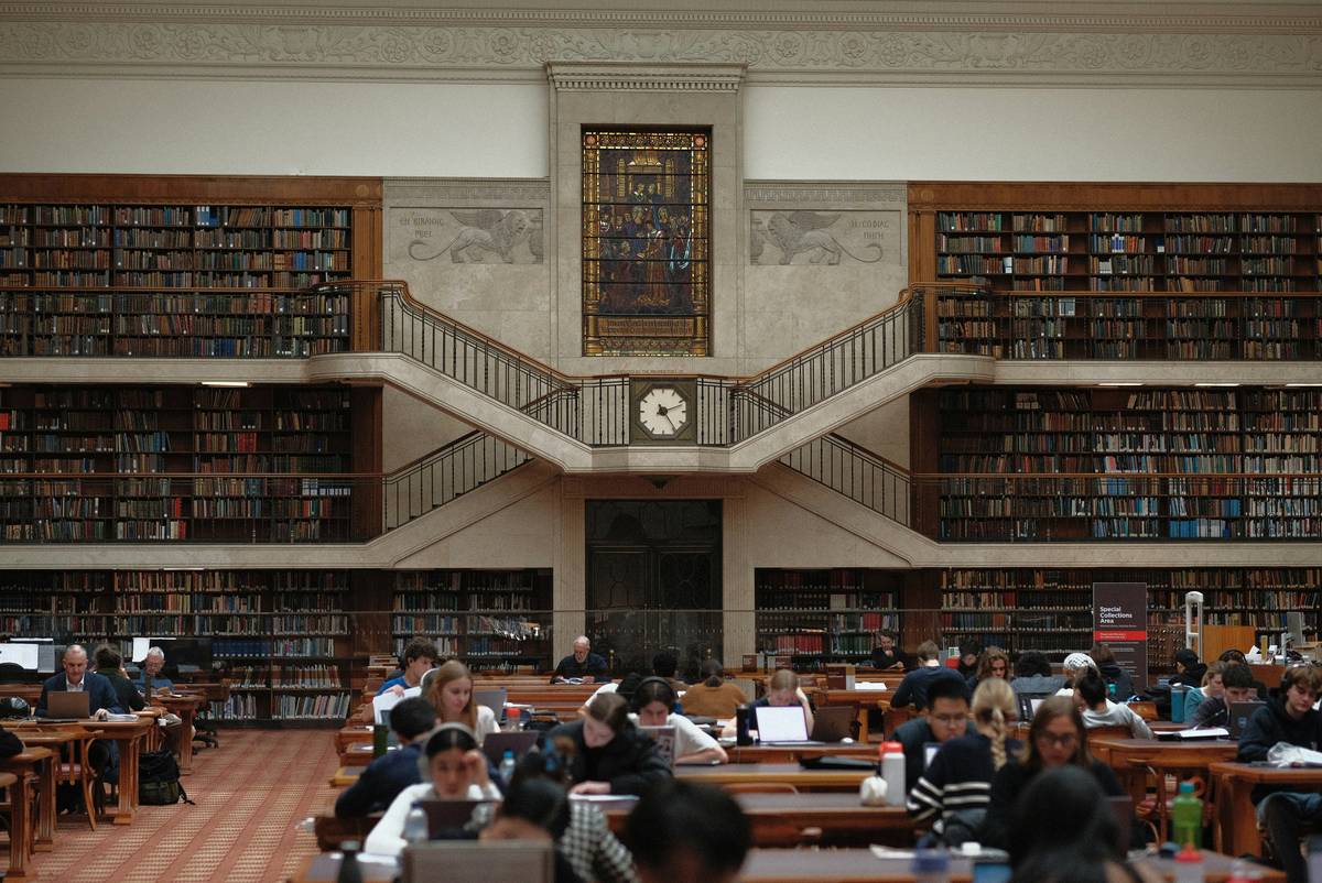 An illustrated flowchart demonstrating steps to maximize research efficiency using organizers.